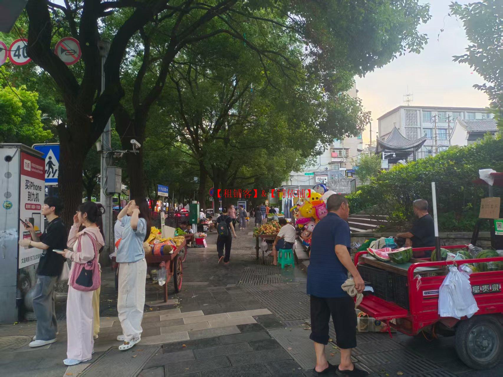 云岩区小十字亨特文昌阁十字路口处临街旺铺转让  62平方